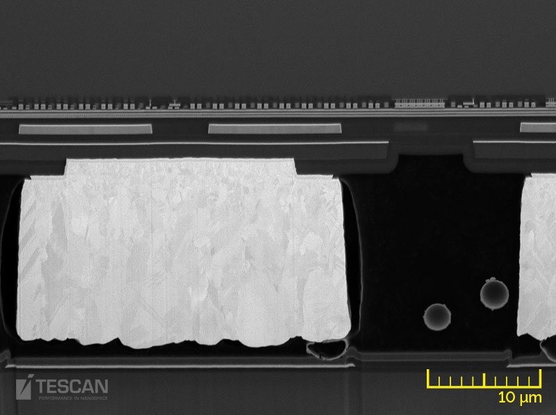 Cu bumps and metallization between thick Si and glass layers in a TFT panel