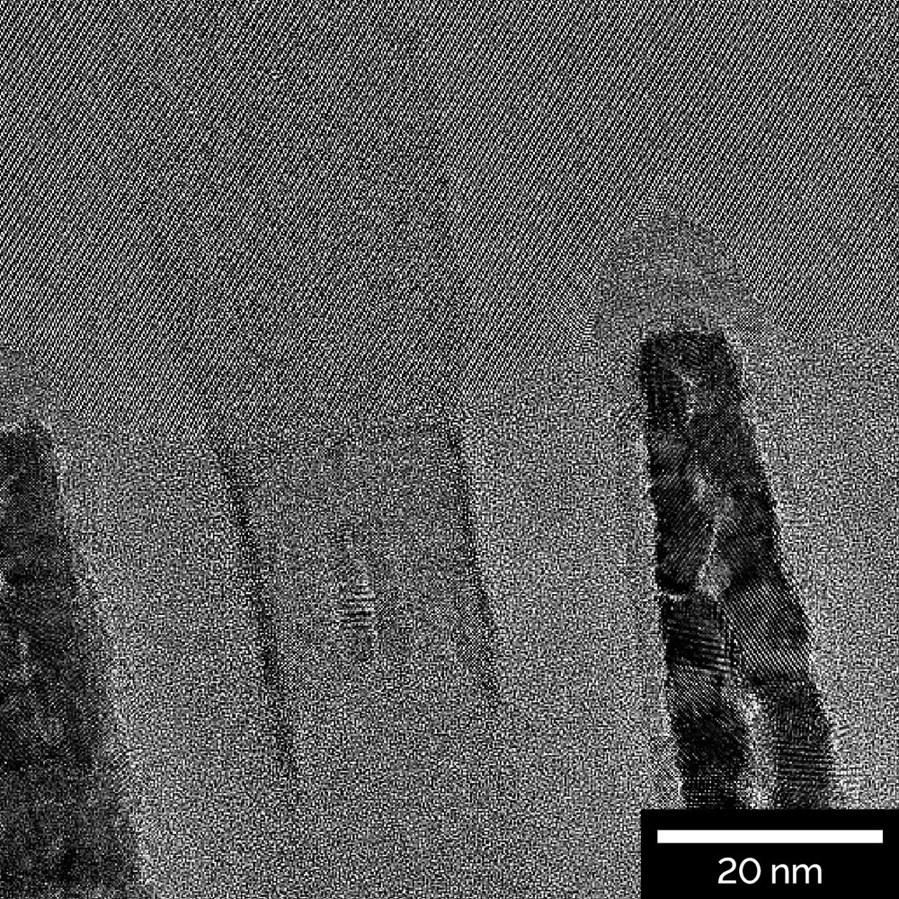 HR-TEM_image of a “gate-cut” TEM lamella prepared from a 10 nm technology node